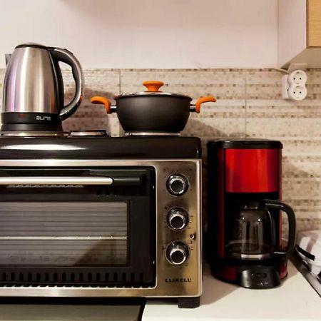 Studio For Couples Near Downtown كاندية المظهر الخارجي الصورة